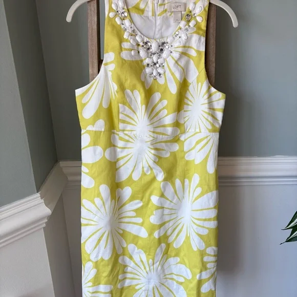 LOFT Outlet Yellow & White Floral Beaded Neckline Dress Size 8 - 1687 - Picture 2 of 12